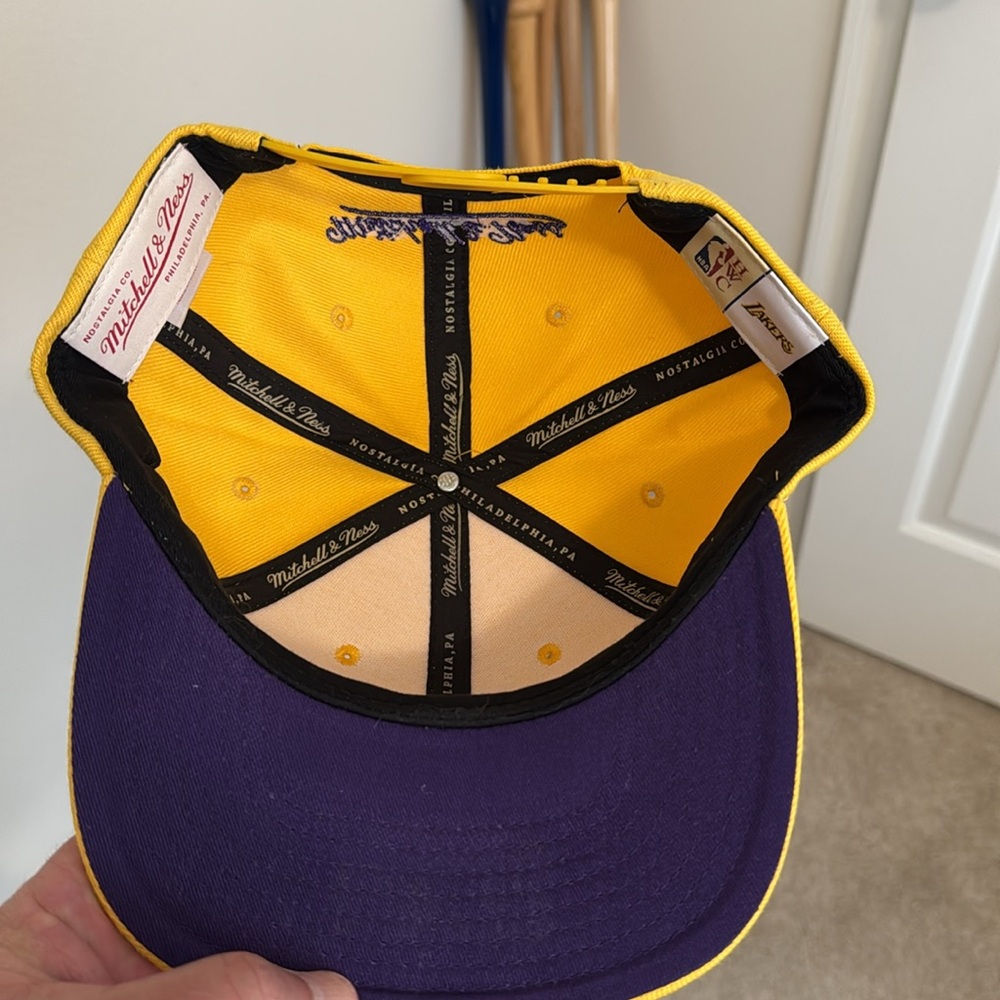 LA LAKERS MITCHELL AND NESS CAP - Picture 3 of 5